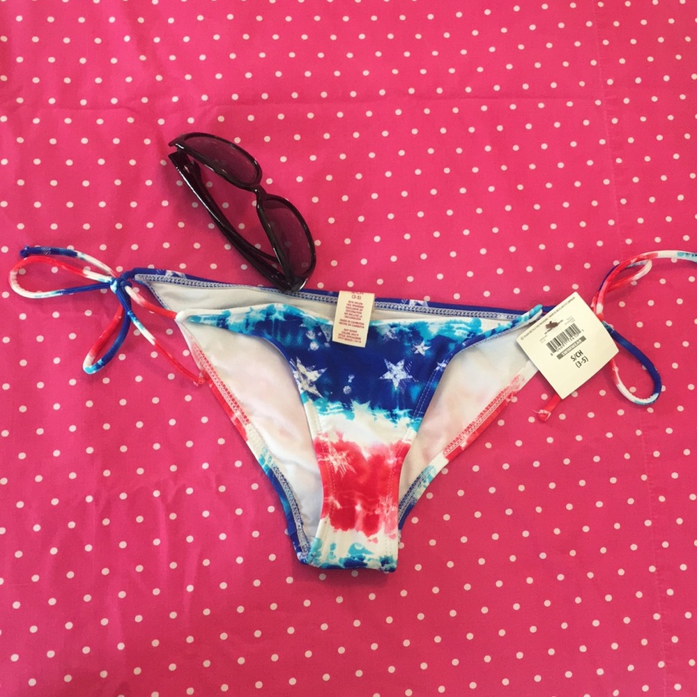 SOLD! 🇺🇸 New Bikini Bottoms!